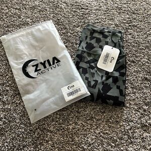 ZYIA Green Abstract Confluence Leggings (8-10)